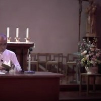 「ザビエルと平和」 について講話する郡山司教